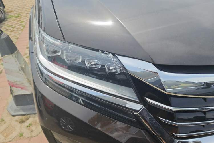 Used Honda Elysion 2016 2.4L Luxury Edition Right Front Headlight