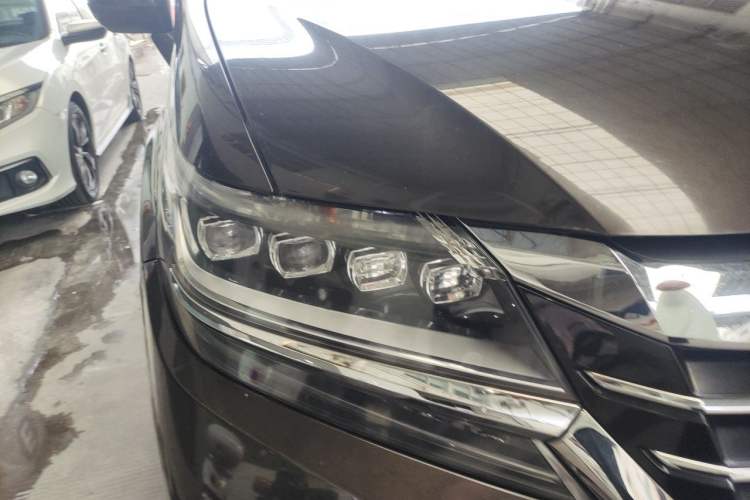 Used Honda Elysion 2016 2.4L Luxury Edition Right Front Headlight