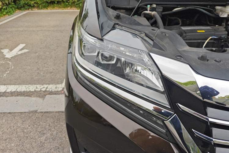 Used Honda Elysion 2016 2.4L Comfort Edition Right Front Headlight