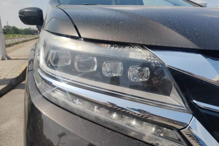 Used Honda Elysion 2016 2.4L Supreme Edition Right Front Headlight