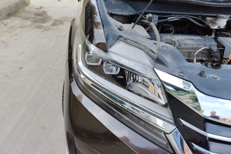 Used Honda Elysion 2016 2.4L Comfort Edition Right Front Headlight
