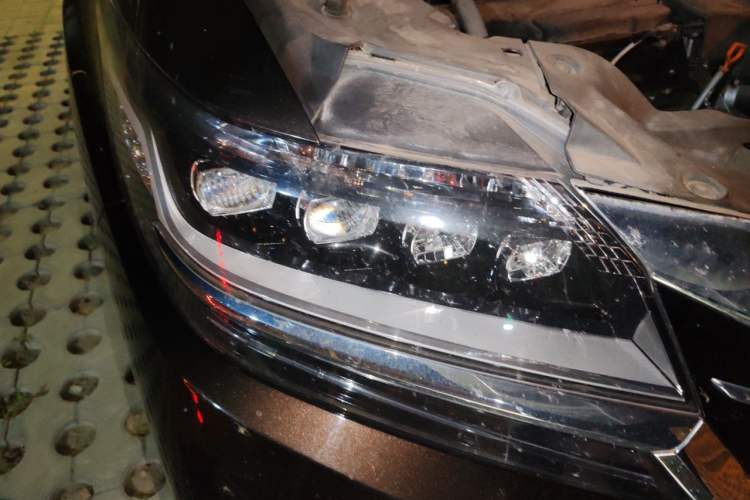 Used Honda Elysion 2016 2.4L Supreme Edition Right Front Headlight