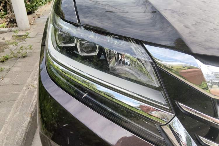 Used Honda Elysion 2016 2.4L Comfort Edition Right Front Headlight