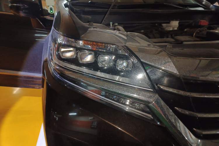 Used Honda Elysion 2016 2.4L Supreme Edition Right Front Headlight