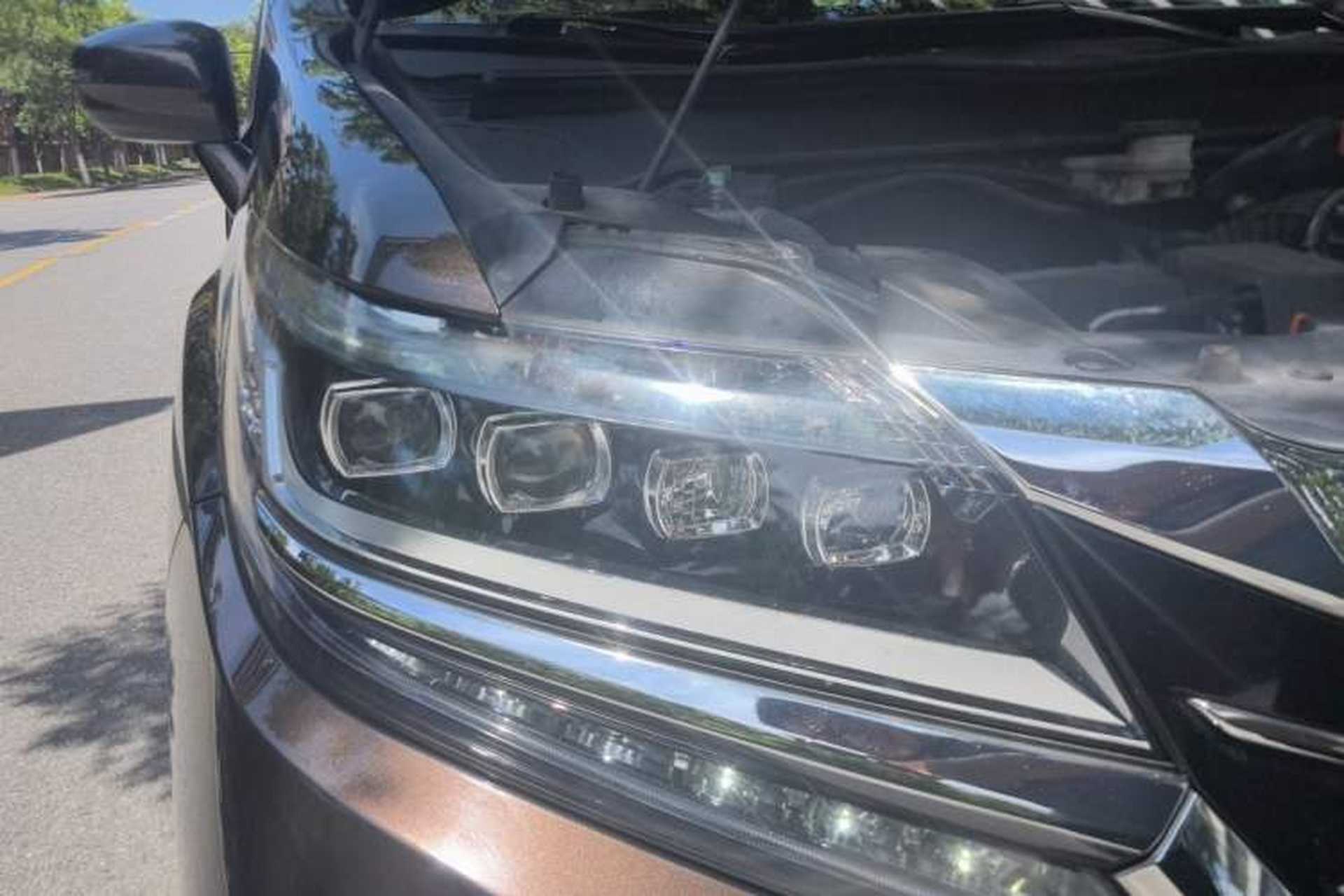 Used Honda Elysion 2016 2.4L Supreme Edition Right Front Headlight