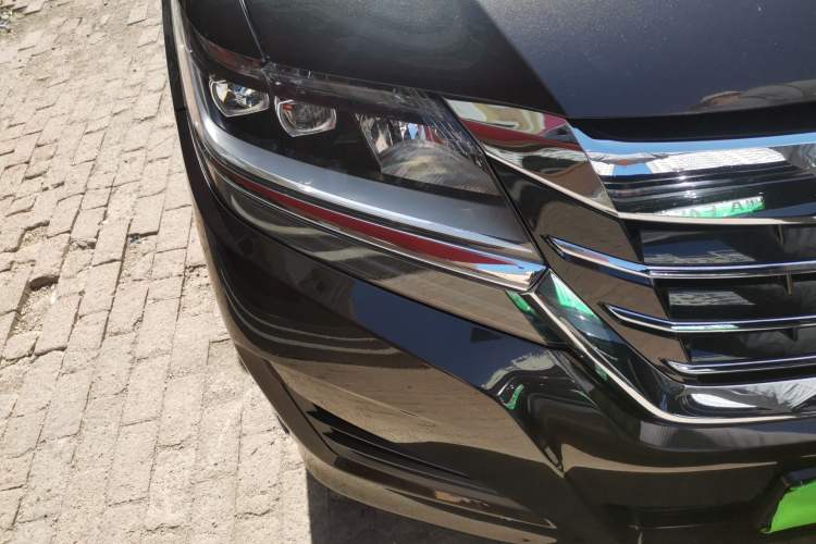 Used Honda Elysion 2016 2.4L Style Edition Right Front Headlight