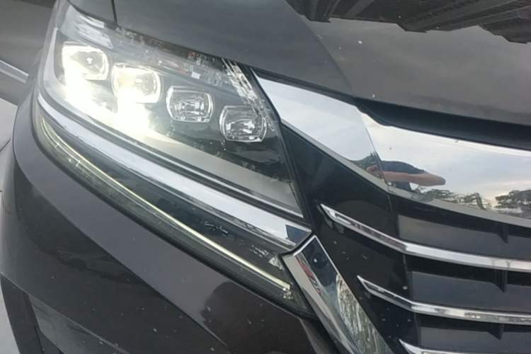 Used Honda Elysion 2016 2.4L Luxury Edition Right Front Headlight