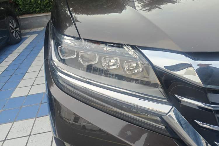 Used Honda Elysion 2016 2.4L Supreme Edition Right Front Headlight