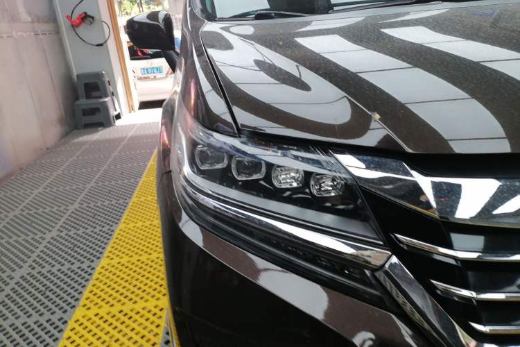 Used Honda Elysion 2016 2.4L Supreme Edition Right Front Headlight