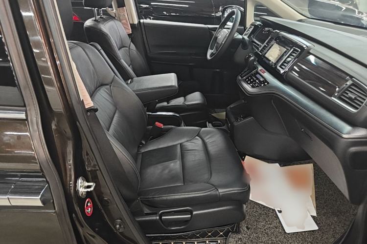 Used Honda Elysion 2016 2.4L Supreme Edition Right Front Seat