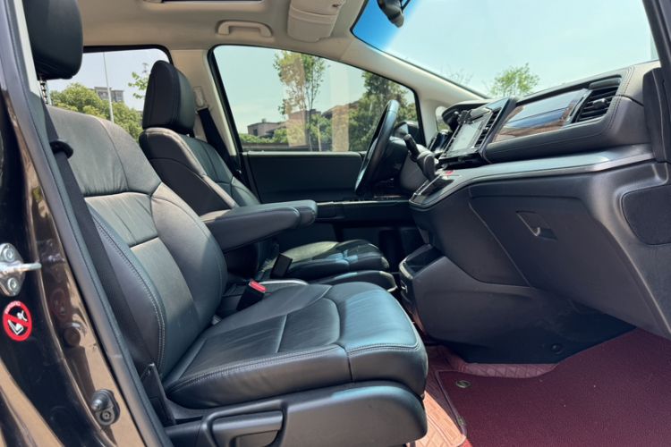 Used Honda Elysion 2016 2.4L Supreme Edition Right Front Seat