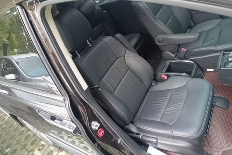 Used Honda Elysion 2016 2.4L Style Edition Right Front Seat
