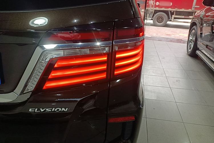 Used Honda Elysion 2016 2.4L Supreme Edition Right Rear Taillight