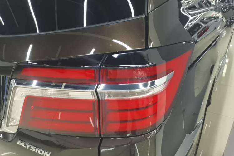 Used Honda Elysion 2016 2.4L Luxury Edition Right Rear Taillight