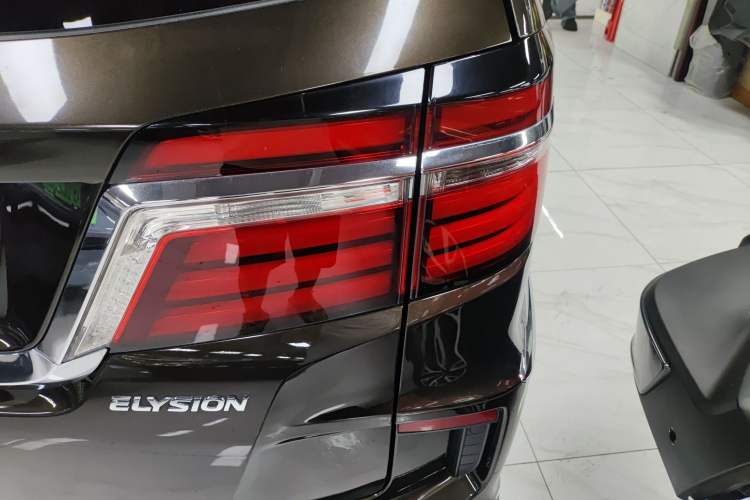 Used Honda Elysion 2016 2.4L Classic Edition Right Rear Taillight