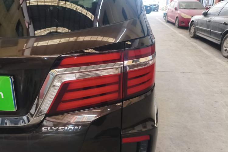 Used Honda Elysion 2016 2.4L Style Edition Right Rear Taillight