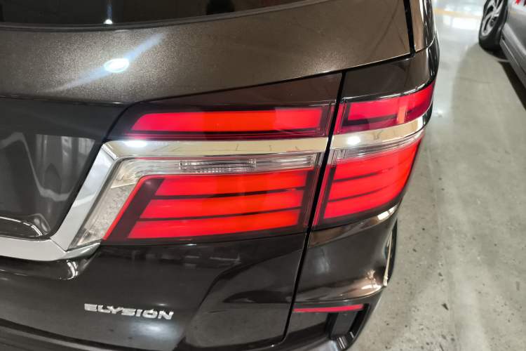 Used Honda Elysion 2016 2.4L Supreme Edition Right Rear Taillight