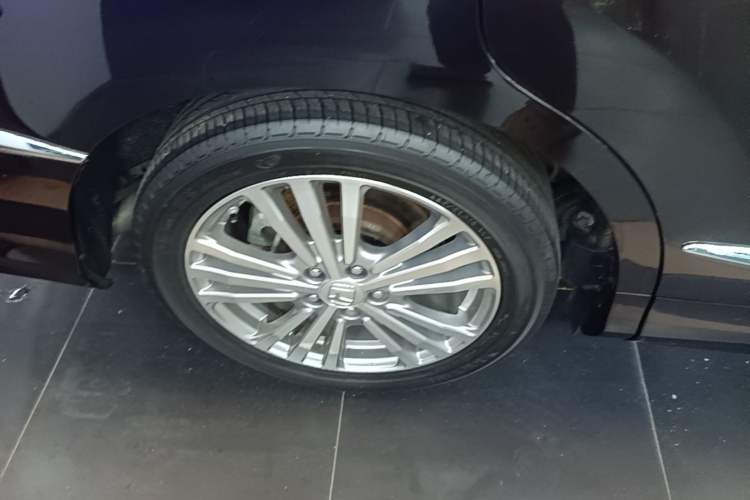 Used Honda Elysion 2016 2.4L Style Edition Right Rear Wheel Hub