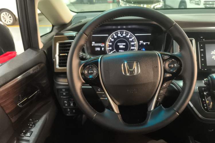 Used Honda Elysion 2016 2.4L Supreme Edition Steering Wheel