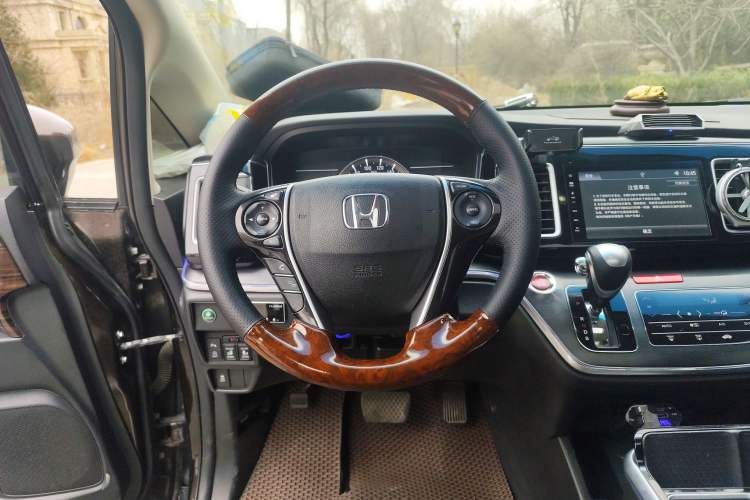 Used Honda Elysion 2016 2.4L Style Edition Steering Wheel