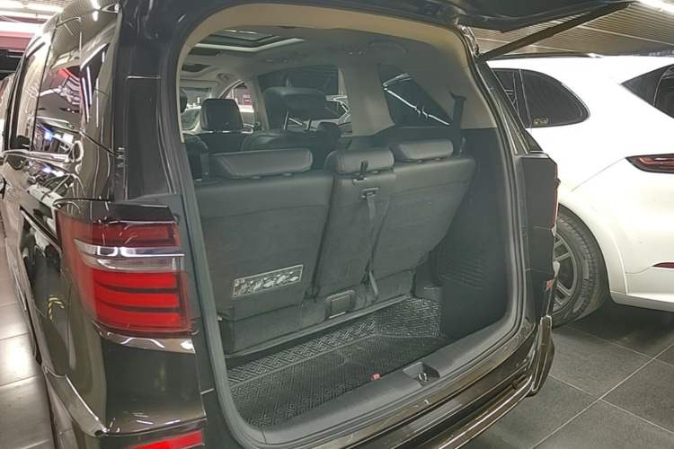 Used Honda Elysion 2016 2.4L Supreme Edition Trunk