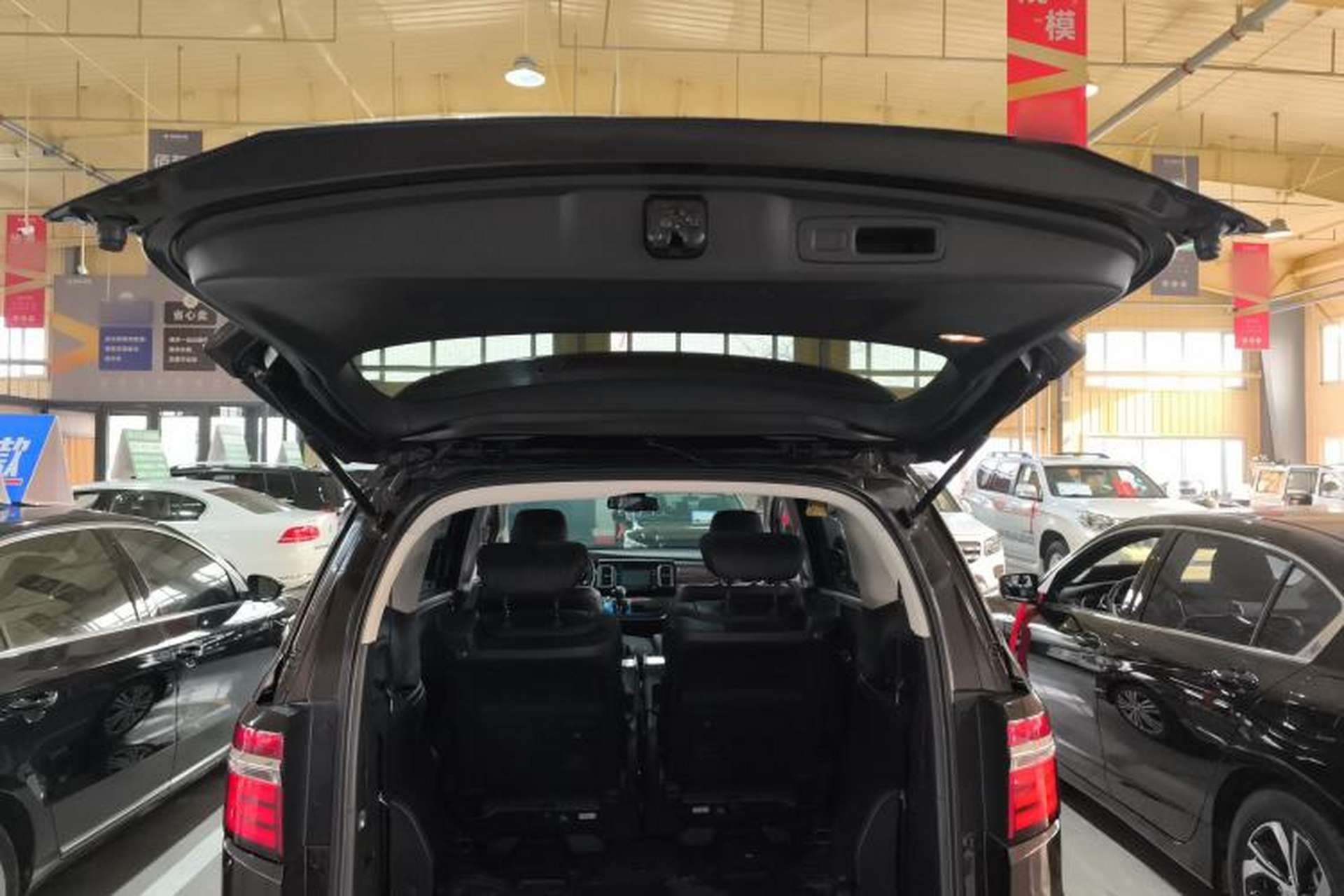 Used Honda Elysion 2016 2.4L Supreme Edition Trunk
