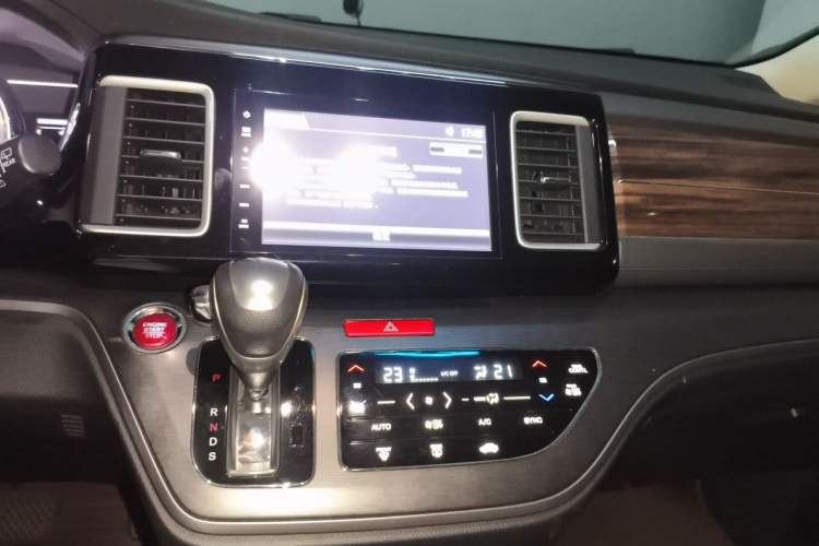 Used Honda Elysion 2016 2.4L Style Edition Audio And AC Panel