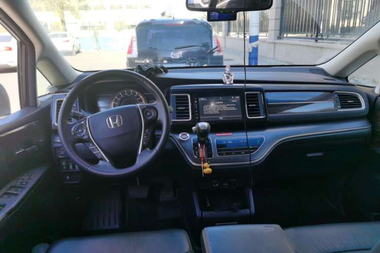 Used Honda Elysion 2016 2.4L Luxury Edition Center Console