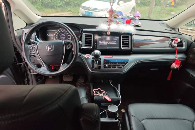 Used Honda Elysion 2016 2.4L Style Edition Center Console