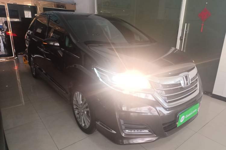 Used Honda Elysion 2016 2.4L Style Edition Front Right 45 Deg