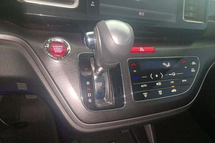 Used Honda Elysion 2016 2.4L Style Edition Gear Lever