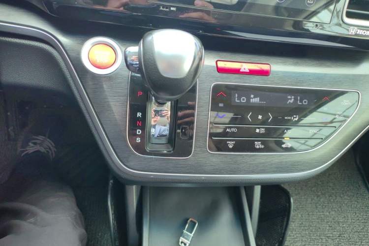 Used Honda Elysion 2016 2.4L Luxury Edition Gear Lever