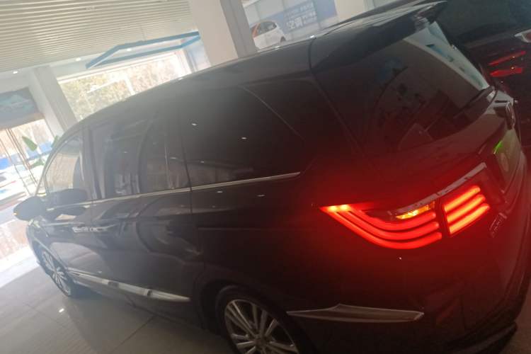 Used Honda Elysion 2016 2.4L Style Edition Left Side