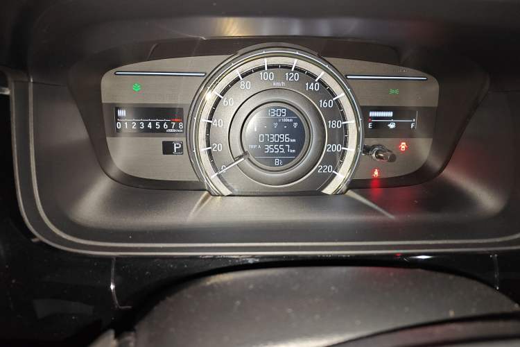Used Honda Elysion 2016 2.4L Comfort Edition Odometer Close Up