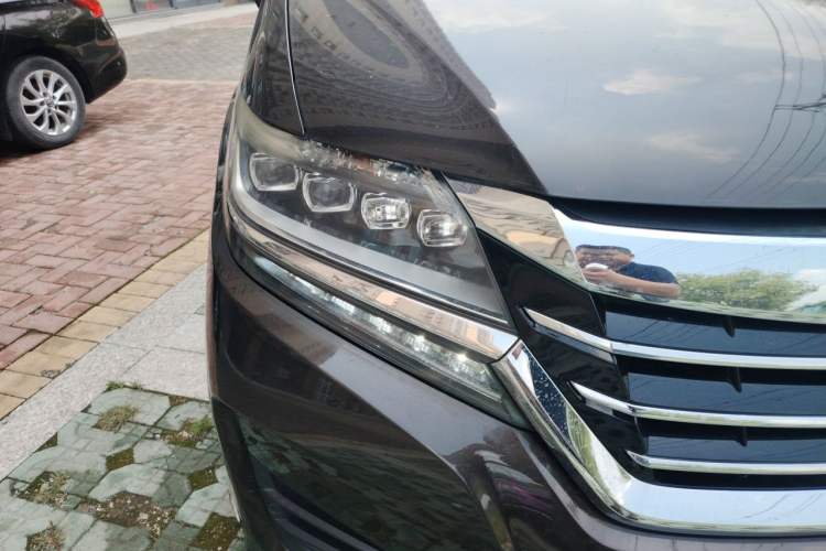 Used Honda Elysion 2016 2.4L Luxury Edition Right Front Headlight