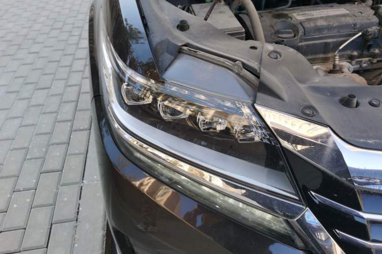 Used Honda Elysion 2016 2.4L Luxury Edition Right Front Headlight