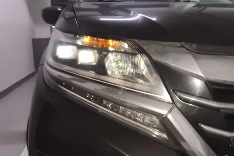 Used Honda Elysion 2016 2.4L Style Edition Right Front Headlight