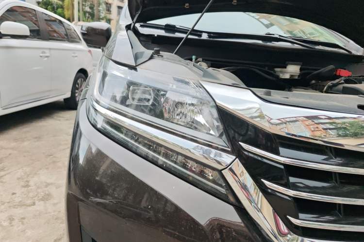Used Honda Elysion 2016 2.4L Style Edition Right Front Headlight