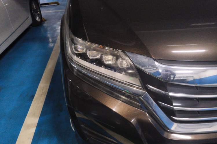 Used Honda Elysion 2016 2.4L Supreme Edition Right Front Headlight