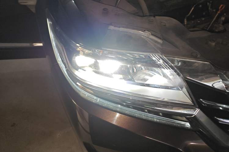 Used Honda Elysion 2016 2.4L Comfort Edition Right Front Headlight