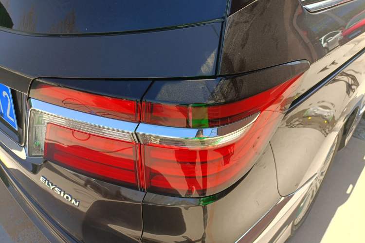 Used Honda Elysion 2016 2.4L Luxury Edition Right Rear Taillight