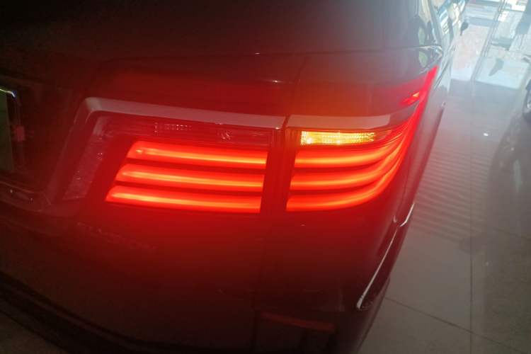 Used Honda Elysion 2016 2.4L Style Edition Right Rear Taillight