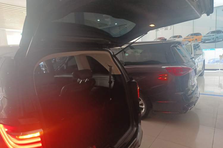Used Honda Elysion 2016 2.4L Style Edition Trunk