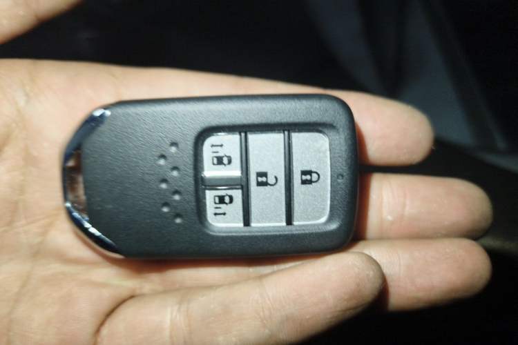 Used Honda Elysion 2016 2.4L Supreme Edition Vehicle Key