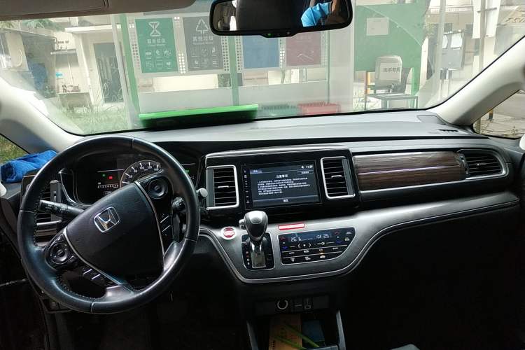 Used Honda Elysion 2016 2.4L Luxury Edition Center Console