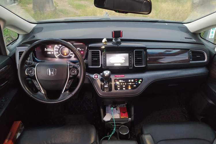 Used Honda Elysion 2016 2.4L Supreme Edition Center Console