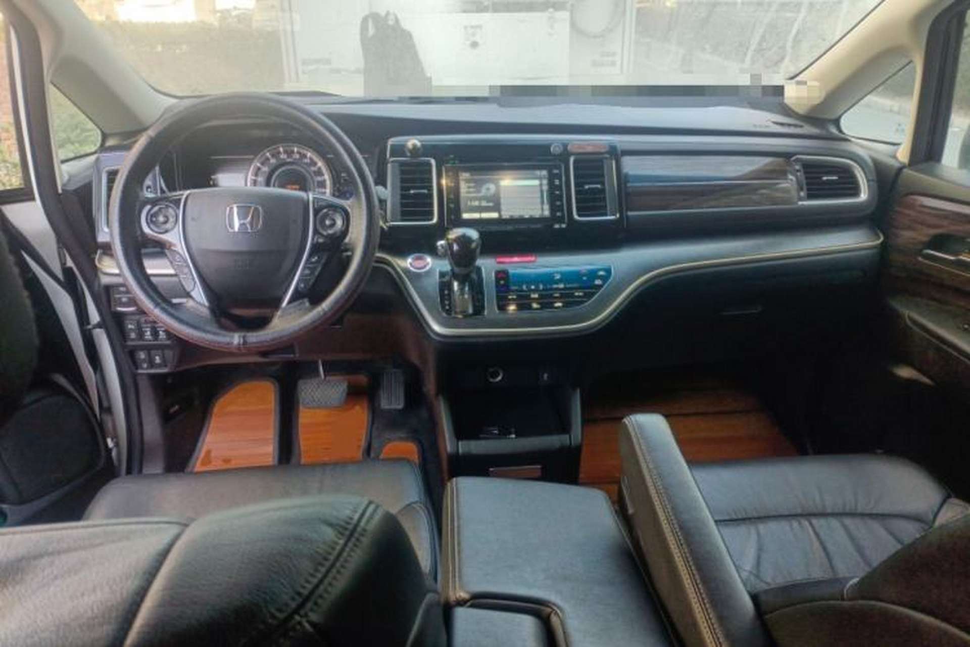 Used Honda Elysion 2016 2.4L Supreme Edition Center Console