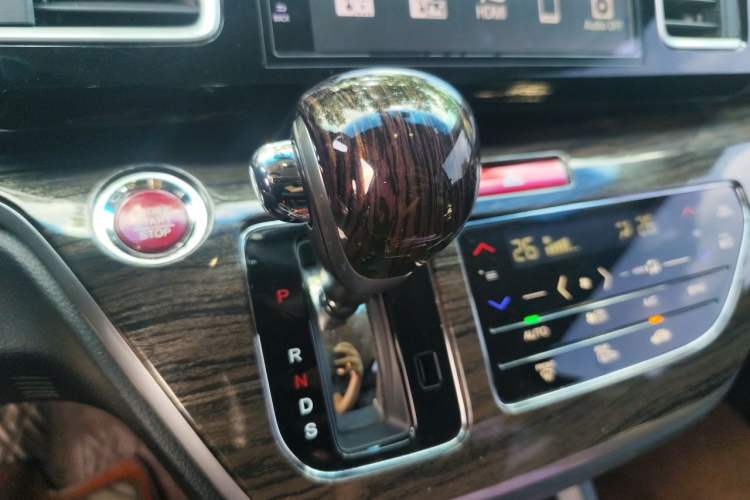 Used Honda Elysion 2016 2.4L Luxury Edition Gear Lever