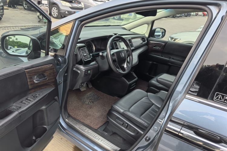 Used Honda Elysion 2016 2.4L Supreme Edition Interior 1