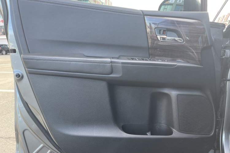 Used Honda Elysion 2016 2.4L Luxury Edition Interior 1